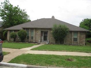 1722 Mayflower Dr, Carrollton, TX 75007