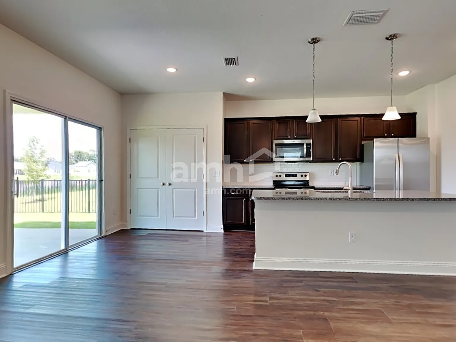 4 bed, 2.5 bath, 1977 sqft, $2,700 — Photo 4