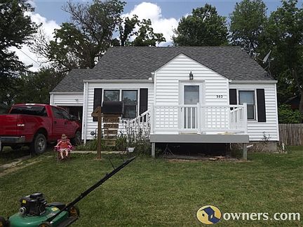 1st image of 302 SE Idaho St