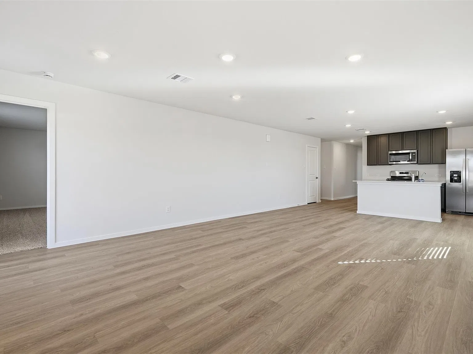 5 bed, 2.0 bath, 1818 sqft, $2,050 — Photo 3