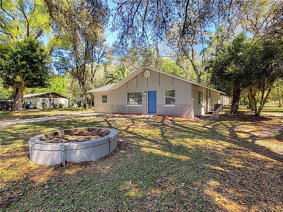 3rd image of 3849 Holly Ct