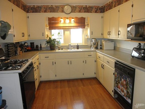 5th image of 303 E Townley St