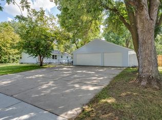 11541 Winnetka Ave N, Champlin, MN 55316