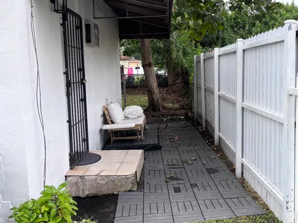 (undisclosed Address), Miami, FL 33147