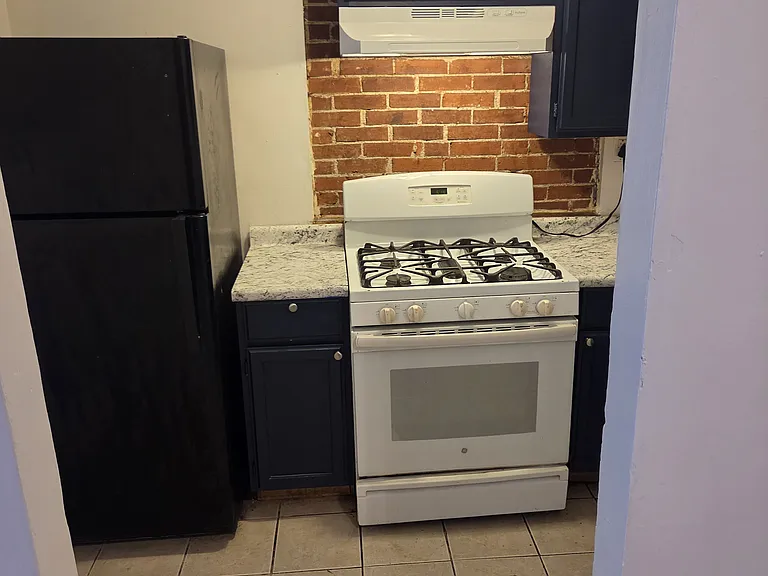 2102 Chippewa St #2 — Photo 9