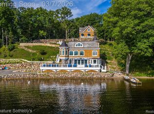 14625 Edgewater Dr, Gregory, MI 48137