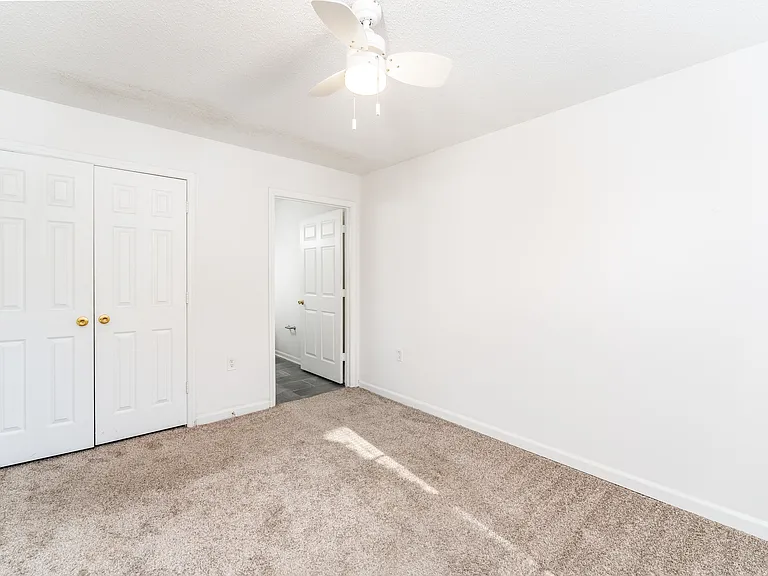 Reynolds Place Apartments — Photo 18