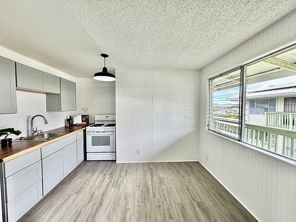 2nd image of 485 Waianuenue Ave APT 224