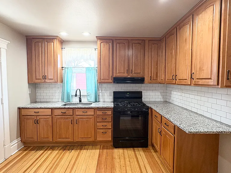 928 N Corona St — Photo 23