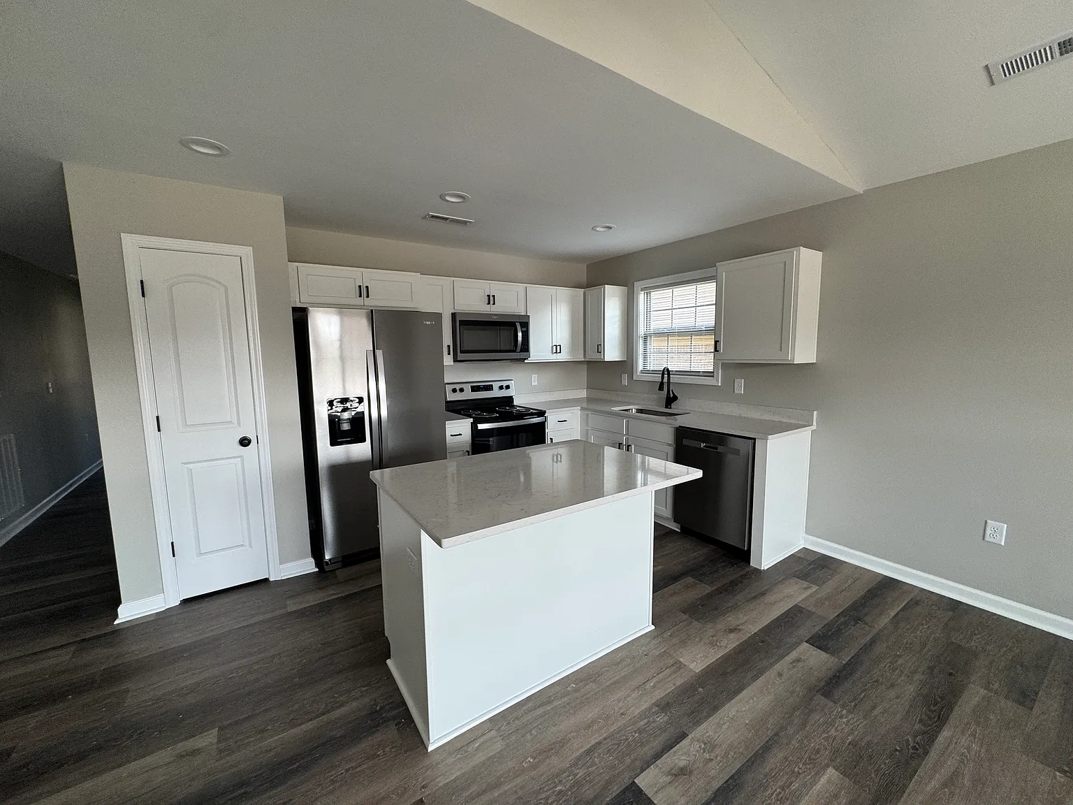4118 Stagecoach Dr — Photo 2