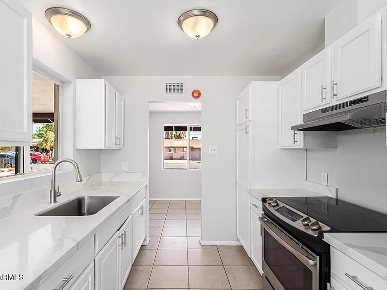 1238 E Vine Ave — Photo 9
