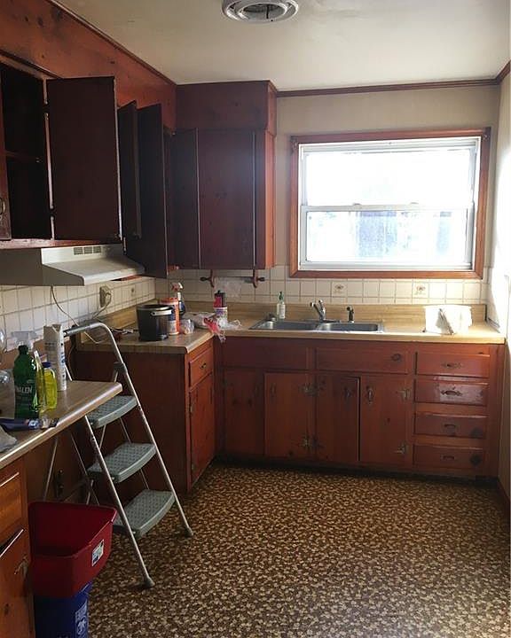 2nd image of 2210 Van Dorn St