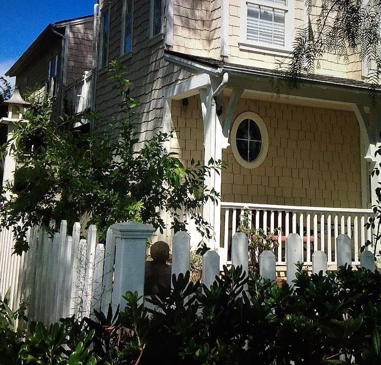 1st image of 27030 Edgewater Ln