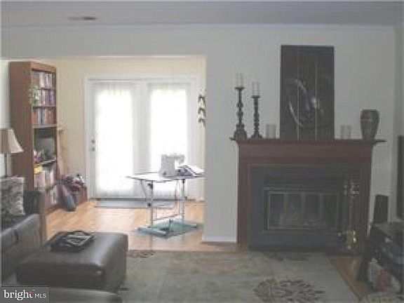 5th image of 343 Leedom Way #51
