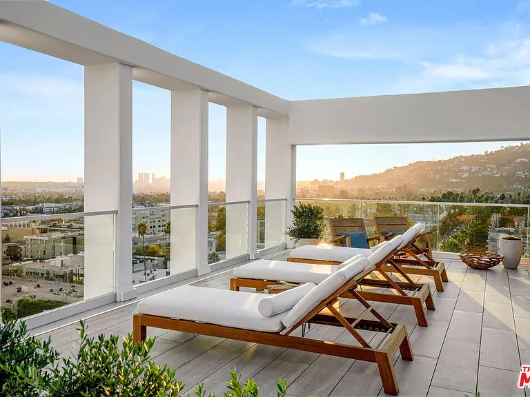 7135 Hollywood Blvd #W — Photo 36