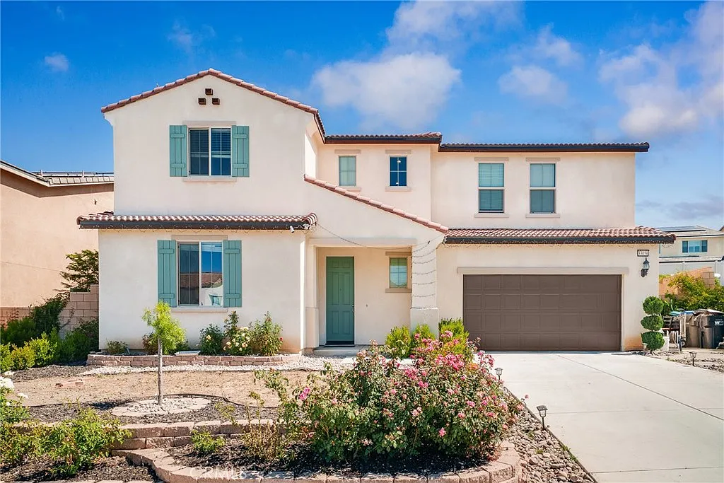 4 bed, 2.5 bath, 2792 sqft, $3,300 — Photo 1