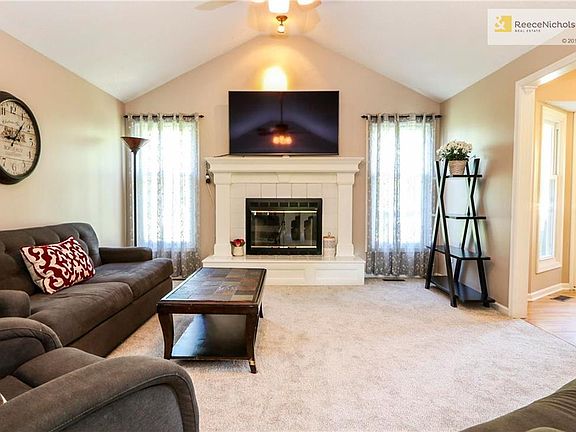 Living/family room, new carpet and paint!