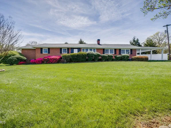 1500 Woodmont Dr, Johnson City, TN 37601