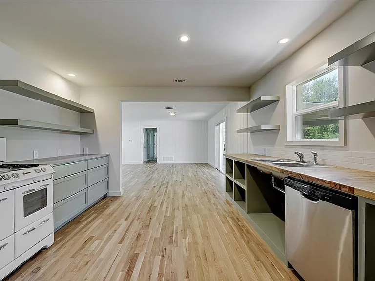 4804 Menchaca Rd — Photo 2