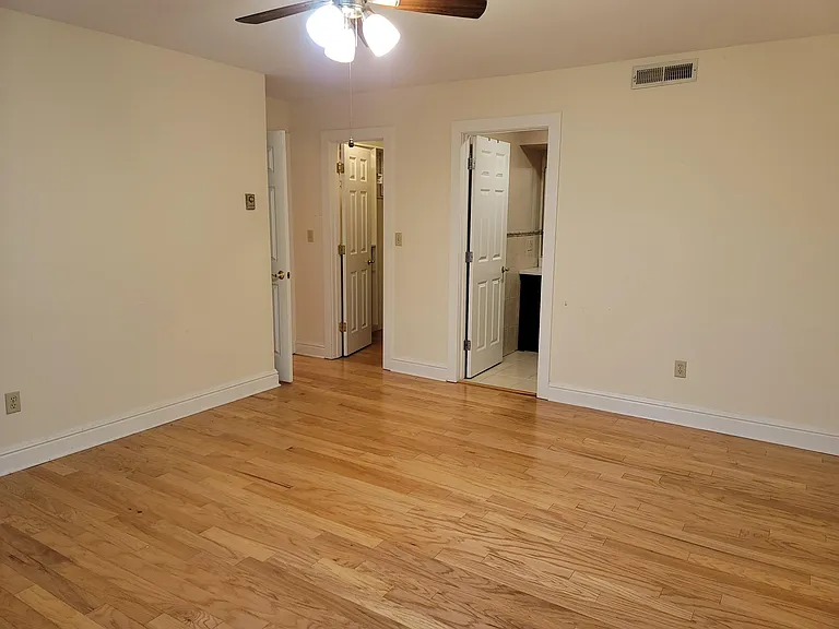 555 Heritage Hls — Photo 18