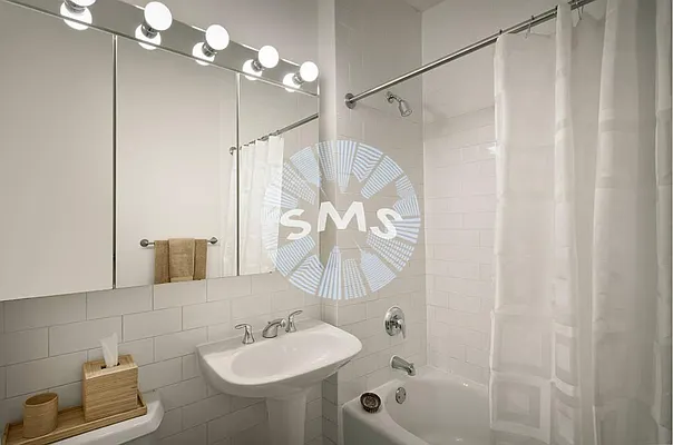 Rented by Space Marketing Shop | media 18