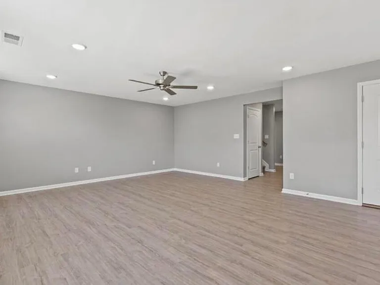 301 Krauss Dr — Photo 6