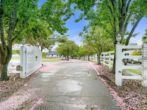 695 Quietwater, Santa Rosa, CA 95404