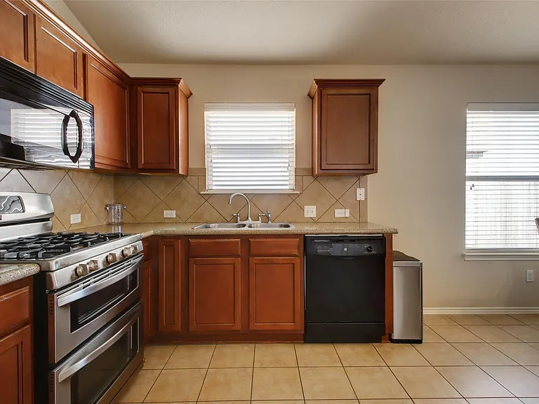 2731 Herrington Cv — Photo 15