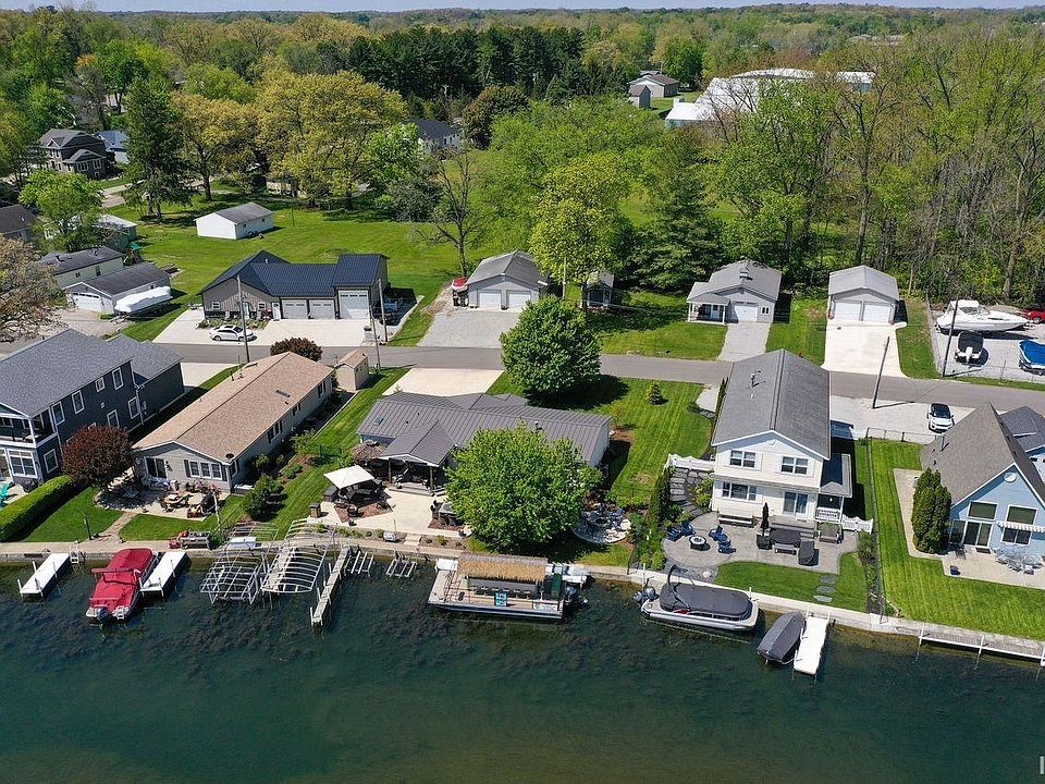 1st image of 812 S Lakeside Dr