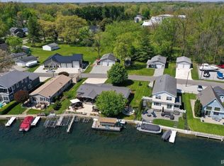 812 S Lakeside Dr, Syracuse, IN 46567