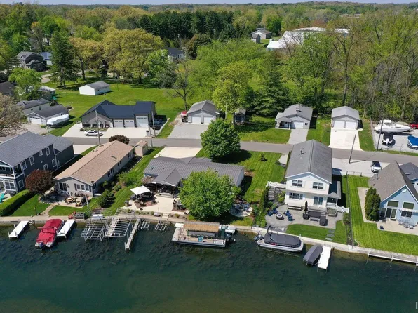 812 S Lakeside Dr, Syracuse, IN 46567