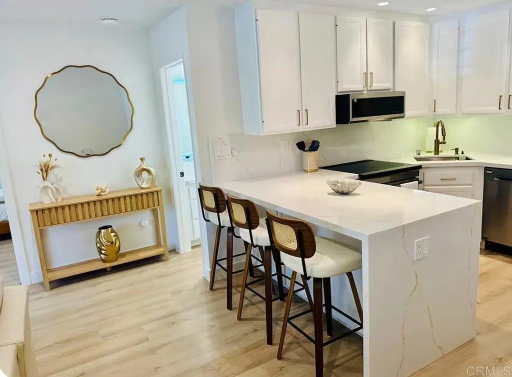 1 bed, 876 sqft, $6,500 — Photo 3