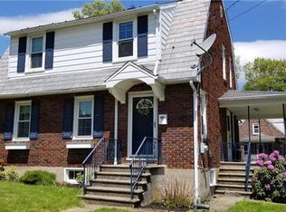 42 E Columbus St, Roseto, PA 18013