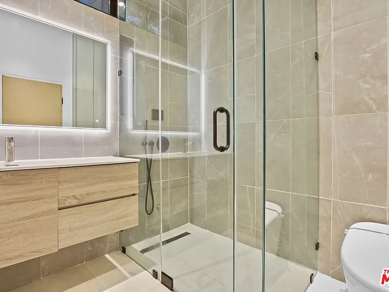7326 Pacific View Dr — Photo 8