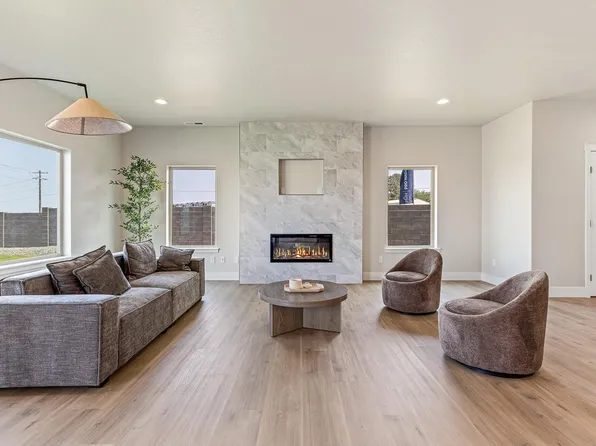 7402 Grapevine Ct, West Richland, WA 99353