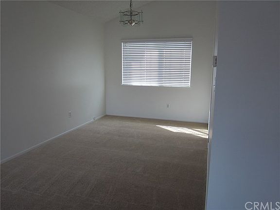 4th image of 14581 Oak Ave