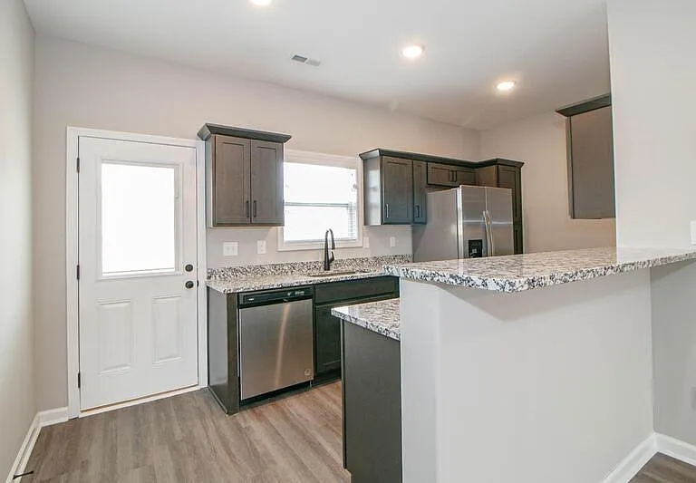 1115 Hillwood Dr — Photo 6