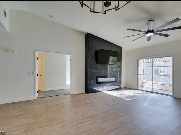 10525 Autumn Pine Ave #203 — Photo 3