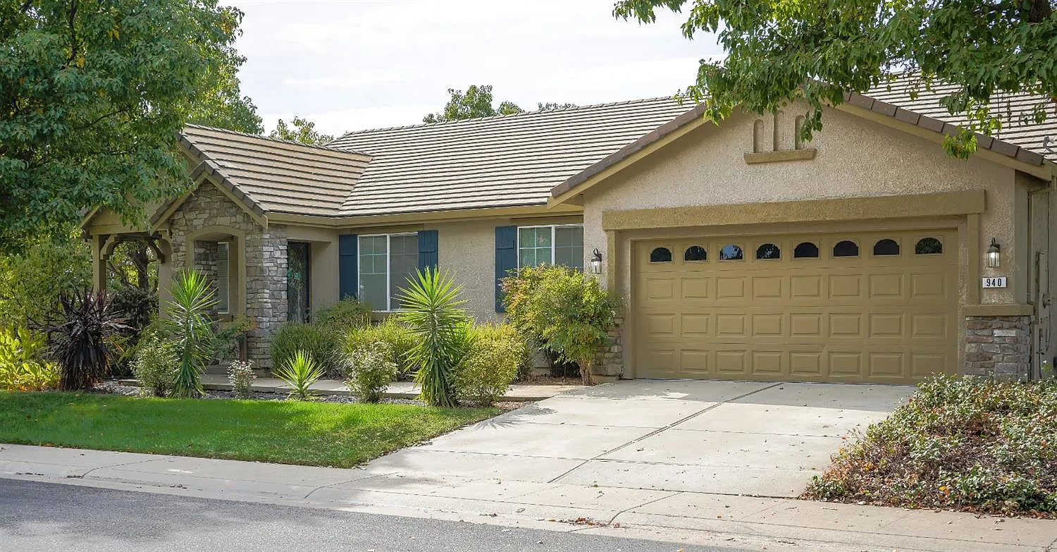 940 Trafalgar Cir photo 1