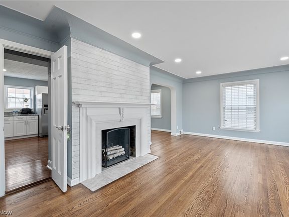 3rd image of 17004 Scottsdale Blvd