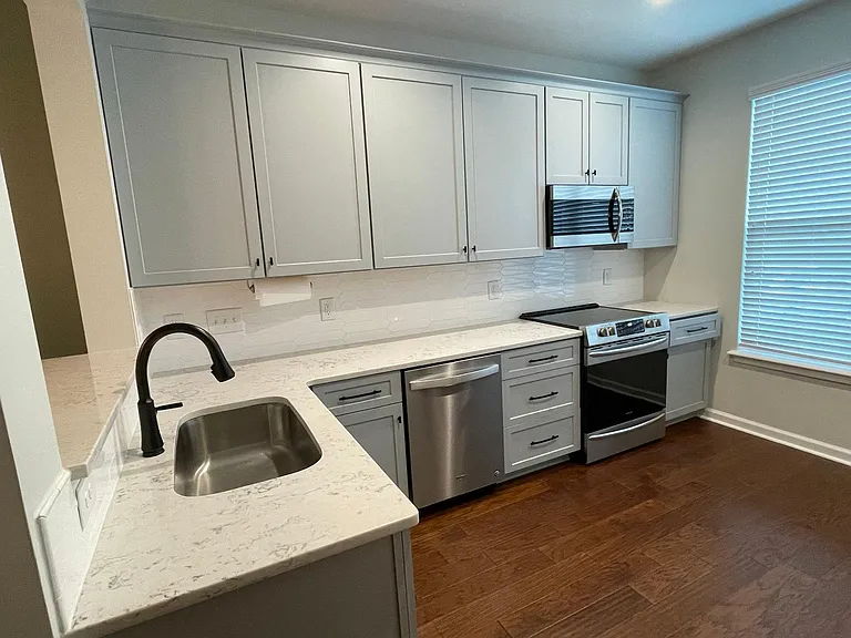 100 Stratford Lakes Dr #166 — Photo 4
