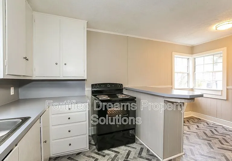 805 W 25th St — Photo 9