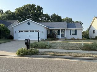 425 Hickory Dr SE, New Philadelphia, OH