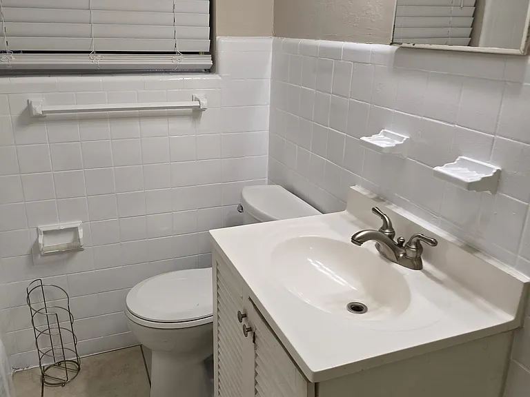 238 E 7th St #2 — Photo 7