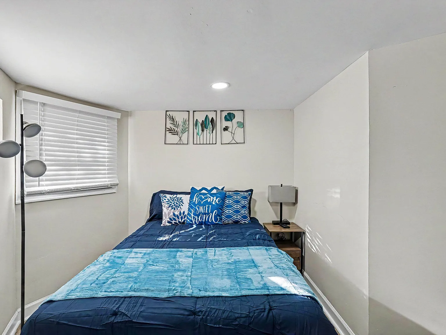 4 bed, 3.0 bath, 1600 sqft, $866 — Photo 2