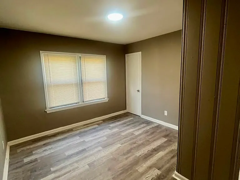 8000 Busiek Ave — Photo 7