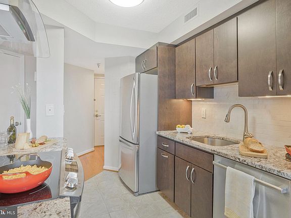 5th image of 2400 Clarendon Blvd APT 904
