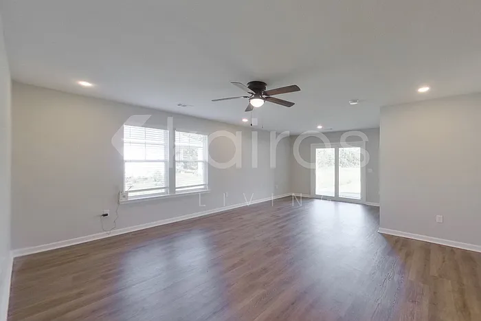 122 Cottage Grove Rd — Photo 2