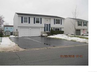 6928 Northview Dr, Lockport, NY 14094