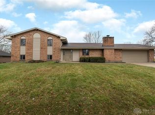 555 Queensgate Rd, Springboro, OH 45066